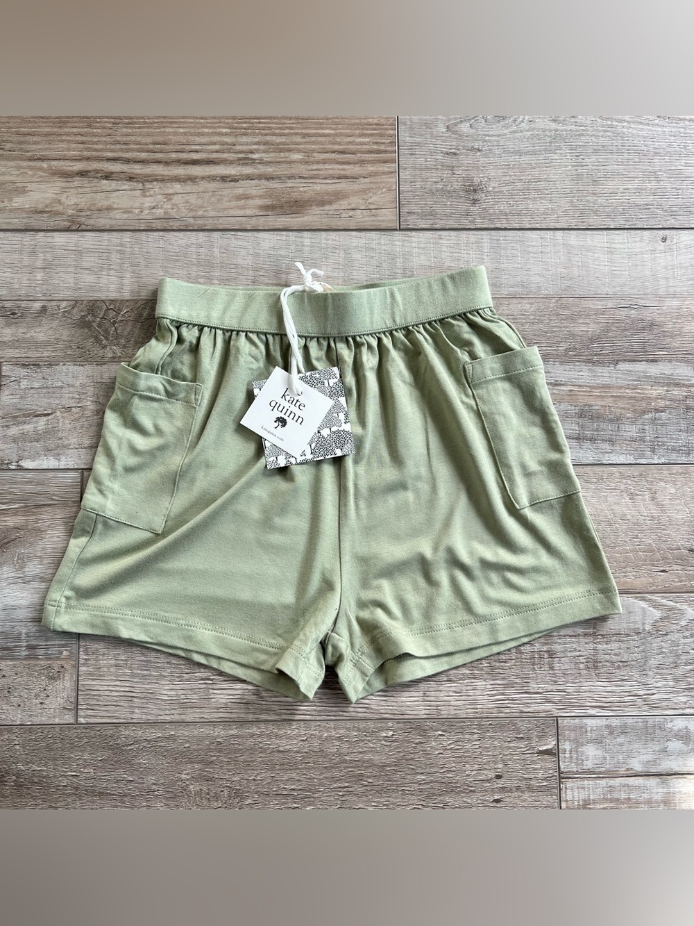 NWT Kate Quinn Bamboo Cargo Shorts Size 5